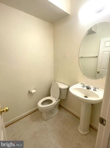 9028 Dahlgren Rd, Owens VA  22485-3506 exterior