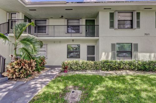 701 Sabal Ridge Cir, West Palm Beach, FL 33418-8903