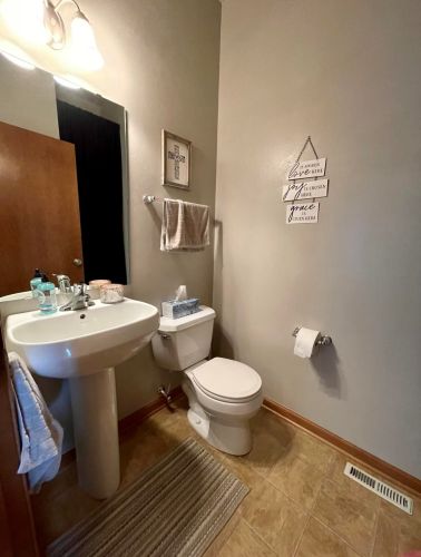 614 Hunter Oaks Blvd, Watertown WI  53094-7730 exterior