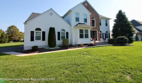 16 Story Ct, East Freehold, NJ 07728-5322