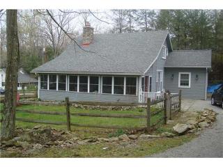 12 Locust Rd, Laughlintown, PA 15655-1014