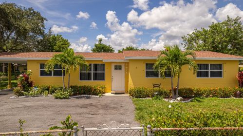 5675 Rae Ave, West Palm Beach, FL 33407-1655