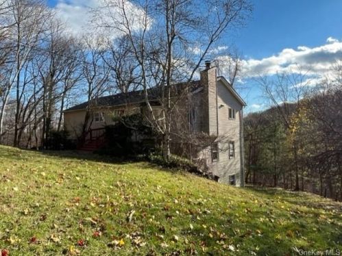 66 Cedar Ave, Pleasantville NY  10570-1933 exterior