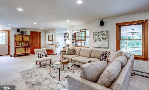 210 Hoernerstown Rd, Hummelstown PA  17036-9503 exterior