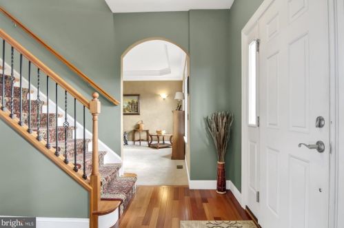 6 Souder Ct, Navy Sup Dpt, PA 17050-1564