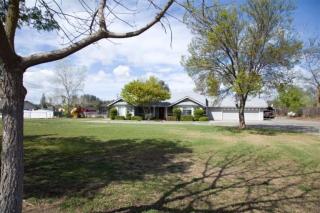 12114 Shields Ave, Tivy Valley CA  93657-9318 exterior