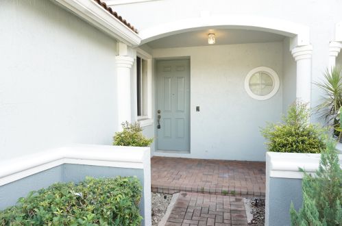 2019 Oakhurst Way, West Palm Beach, FL 33404-1830