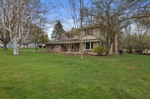 9734 Kent Ct, Thiensville, WI 53097-3833