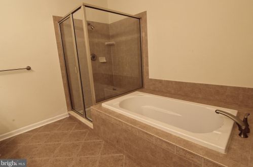 516 Carson Ter, Huntingdon Valley PA  19006-4721 exterior