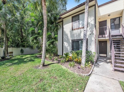312 Moorings Cove Dr, Tarpon Springs, FL 34689-2682
