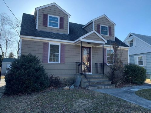 32 Greenfield Rd, Milford, CT 06460-6331