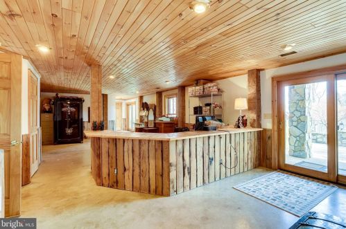 3714 Mountain Rd, Haymarket VA  20169-1739 exterior