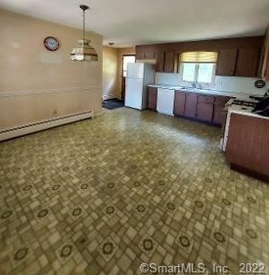 8 Sandpiper Dr, Bloomfield, CT 06002-2232