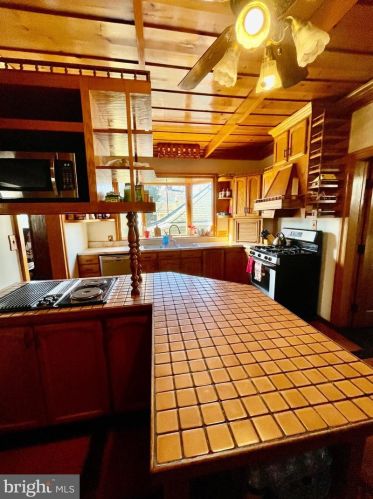 224 Mcclellan Ave, Trenton NJ 08610-6049 exterior