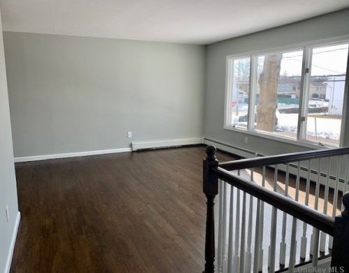 201 Irish Ln, Islip Terrace, NY 11752-2114