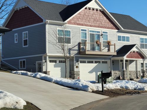 915 Platt Ave, Lake Geneva, WI 53147-1096