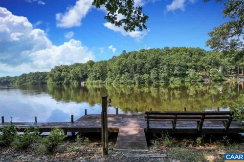 21 Clark Ct, Bybee, VA 22963-3227