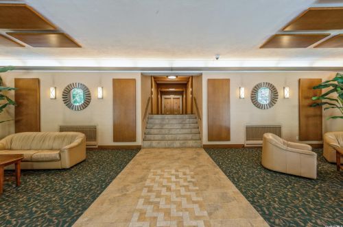 30 Grace Ave, Great Neck NY  11021-2416 exterior