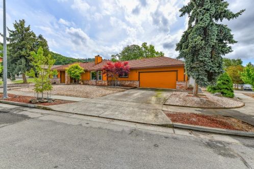 4610 Morris Ct, Santa Rosa, CA 95405-7403