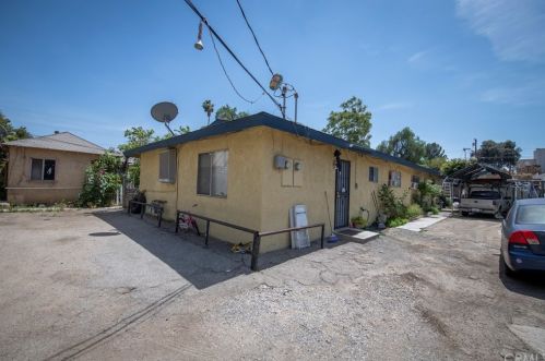 2826 10th St, Riverside, CA 92507-4947