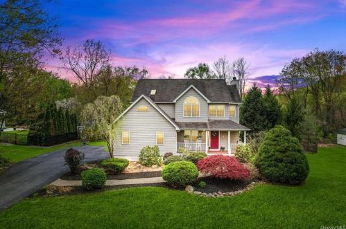 15 Sutherland Dr, Highland Mills, NY 10930-3009