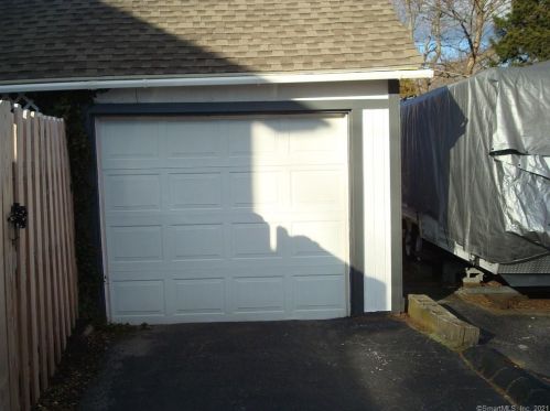 13 Riverview Ave, Groton CT 06340-3513 exterior