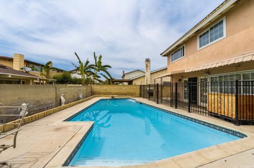 7551 Anthony Cir, Buena Park CA  90623-1510 exterior