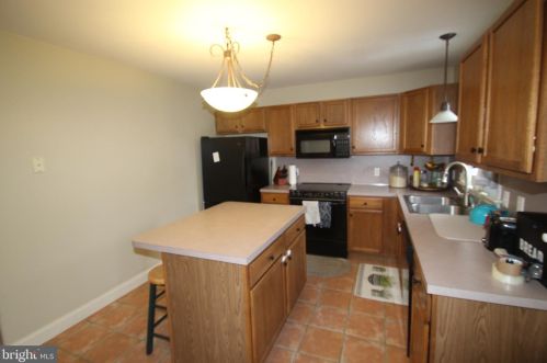 834 Knl Dr, Mount Joy PA  17552-9410 exterior