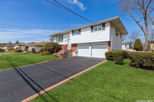 119 Albany St, Deer Park, NY 11729-1514