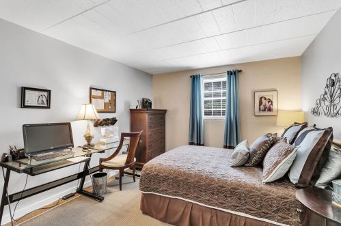 701 Camelot Dr, Pittsburgh PA  15237-4979 exterior