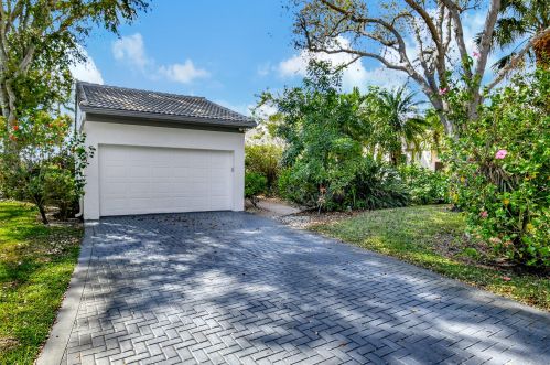 70 Cambridge Ln, Boynton Beach, FL 33436-6215