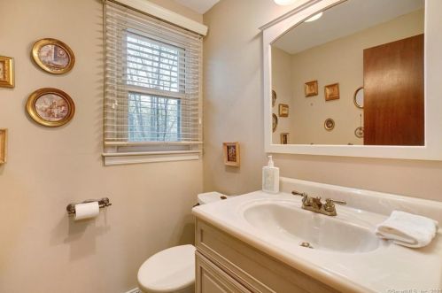 11 Timber Trl, Milford CT  06460-8616 exterior