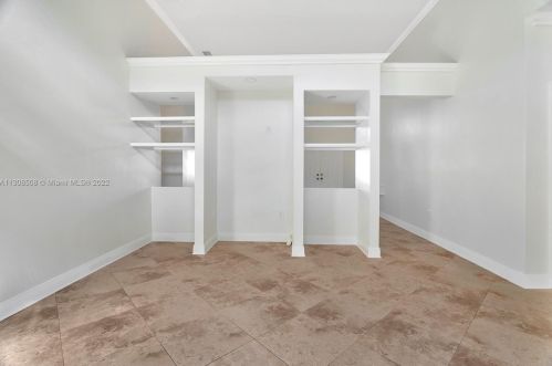 7090 5th Ave, Hialeah FL  33014-4952 exterior