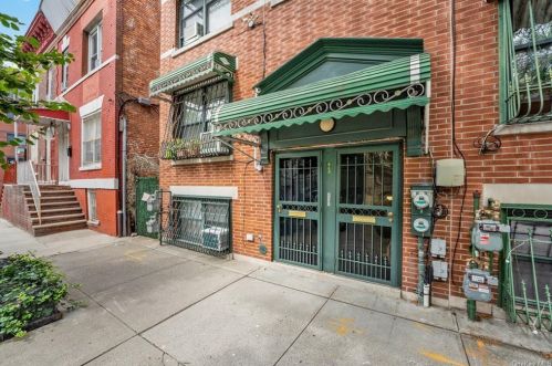 865 Hornaday Pl, Bronx, NY 10460-1736
