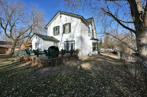 214 6th Ave, Shell Lake, WI 54871-4432