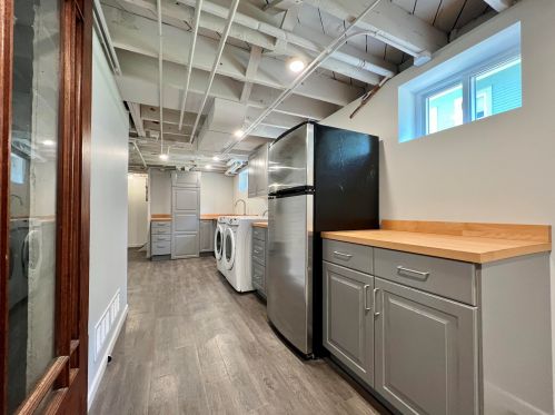 4532 Newhall St, Milwaukee WI 53211-1527 exterior