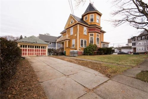 593 Main St, Woonsocket RI  02895-7802 exterior