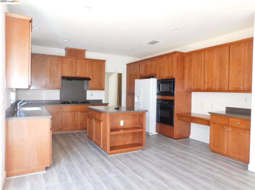 3152 Fairholm Ct, Modesto CA  95355-8680 exterior