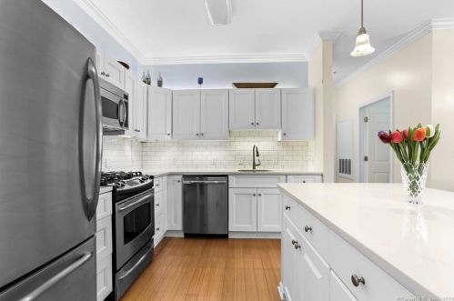 25 Adams Ave, Stamford, CT 06902-3754