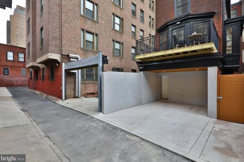 2037 Locust St, Philadelphia PA  19103-5613 exterior