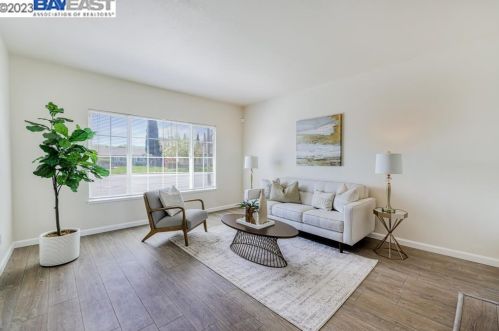 1549 Woodland Dr, West Pittsburg CA  94565-5633 exterior