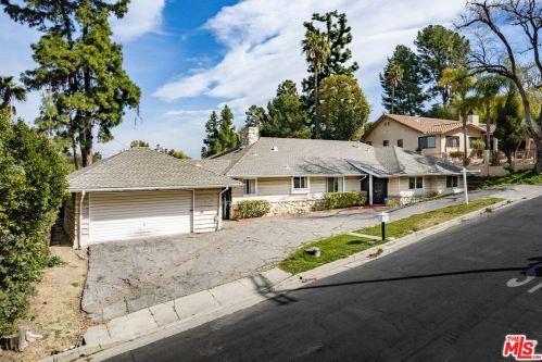 4326 Alonzo Ave, Van Nuys, CA 91316-4307