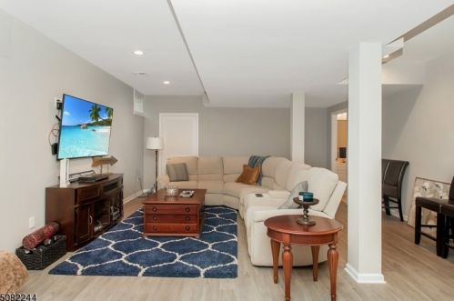 39 Jacobs Ln, Scotch Plains NJ  07076-4707 exterior