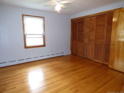 6 Ridgeland Cir, Wallingford CT  06492-2121 exterior