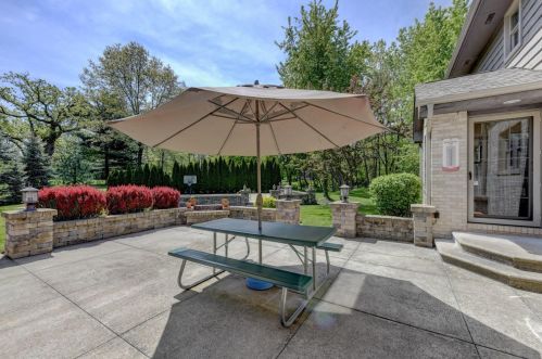 8601 Fair Oaks Ln, Dyer IN  46373-9395 exterior