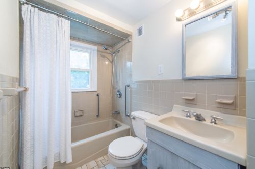 36 Morley Ln, Bloomfield NJ  07003-4309 exterior
