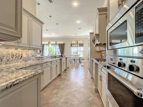 395 Muirfield Loop, Kissimmee FL 34747-6411 exterior