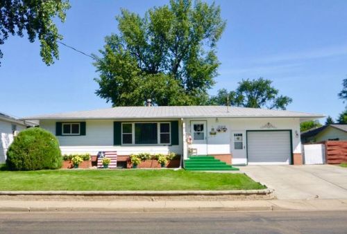 41 9th St, Dickinson ND  58601-6914 exterior