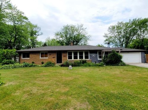 3227 145th St, Waukesha, WI 53151-4404