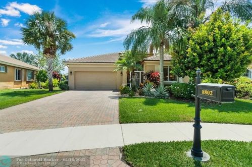 8802 Bellido Cir, Boynton Beach, FL 33472-8124